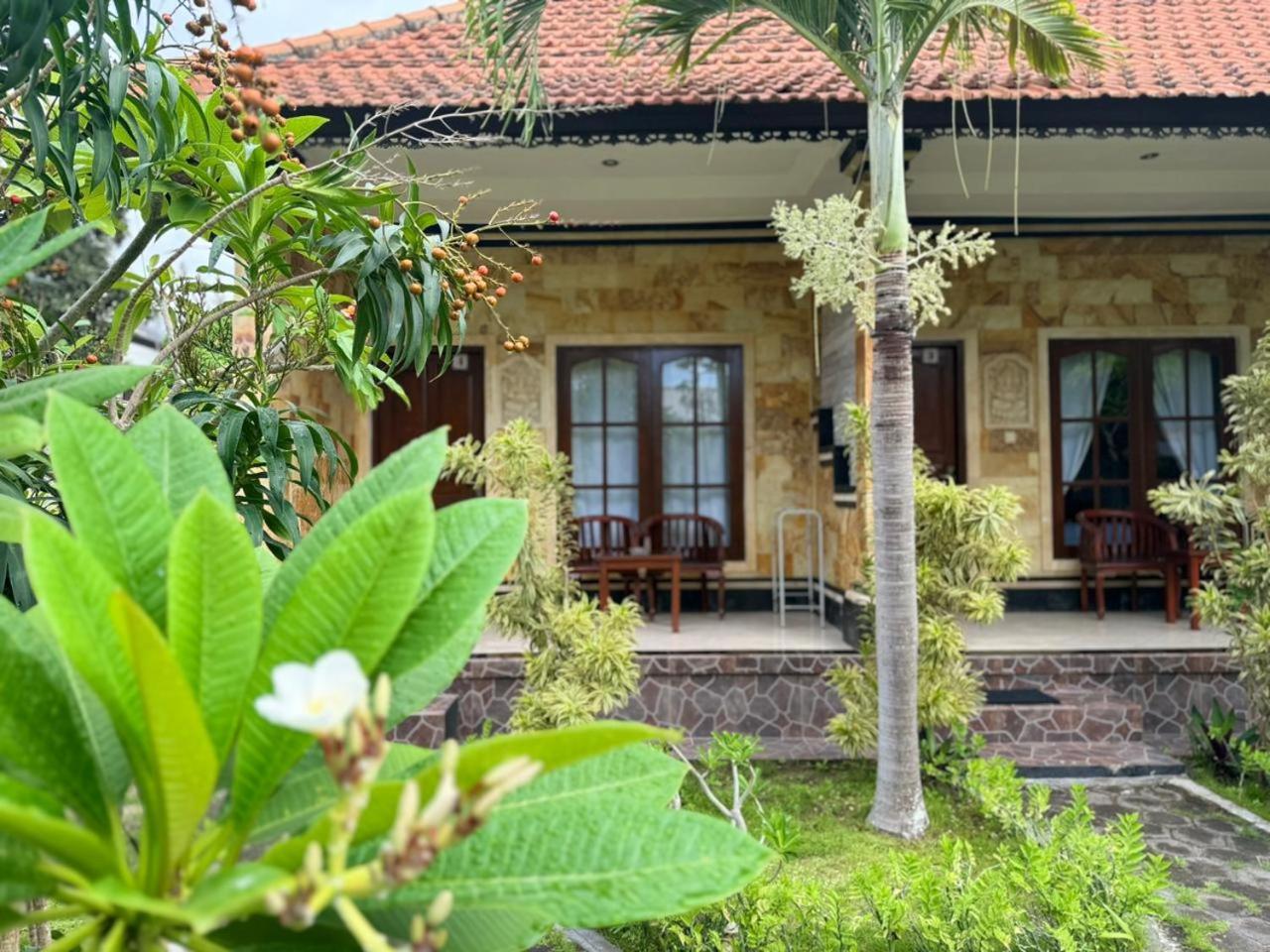 Tiki Bar And More Nusa Lembongan Exteriör bild