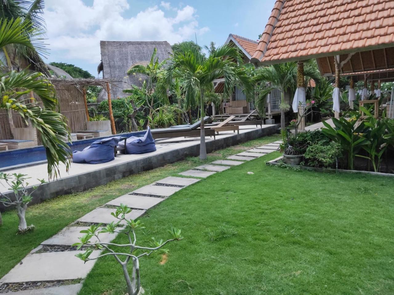 Tiki Bar And More Nusa Lembongan Exteriör bild